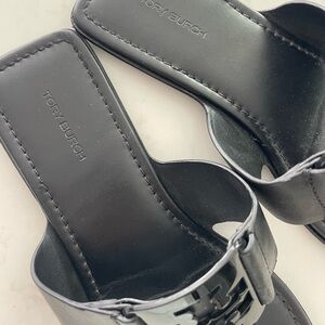Tory Burch Leather Sandal Black w black metal buckle great condition Size 9 1/2